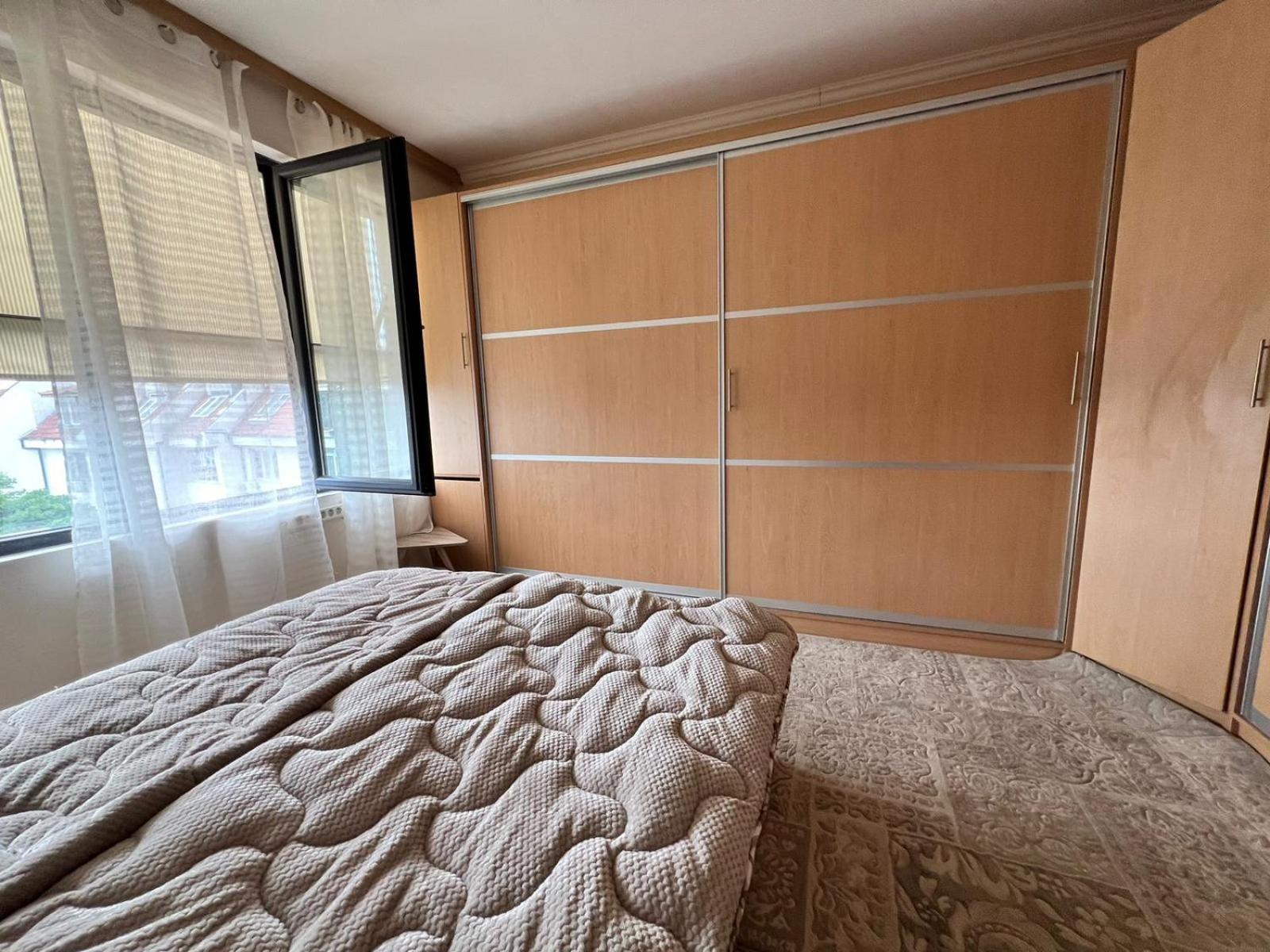 Downtown Central Apartment With Working Kitchen, City Views & Free Parking Kazanlŭk Dış mekan fotoğraf
