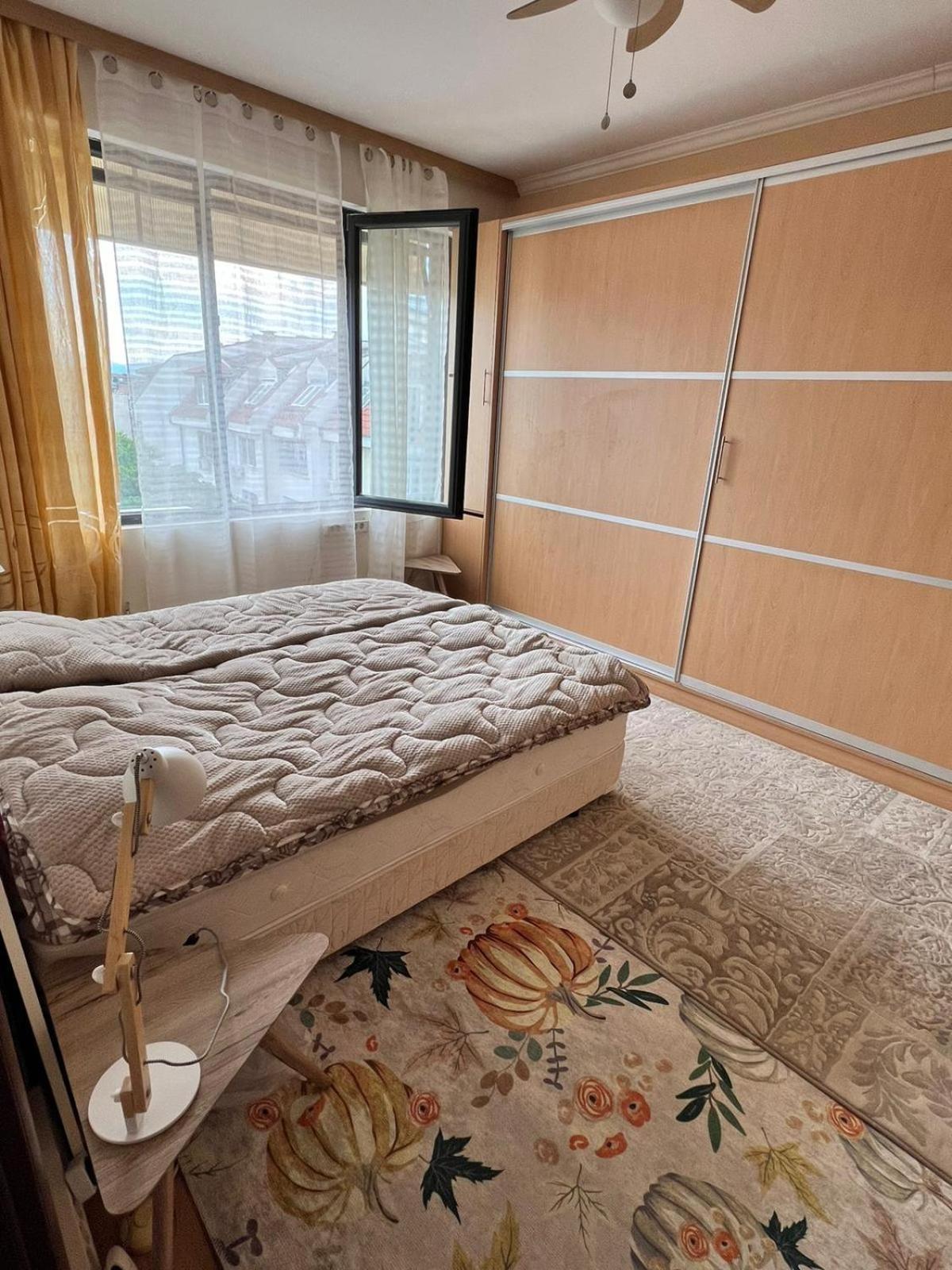 Downtown Central Apartment With Working Kitchen, City Views & Free Parking Kazanlŭk Dış mekan fotoğraf