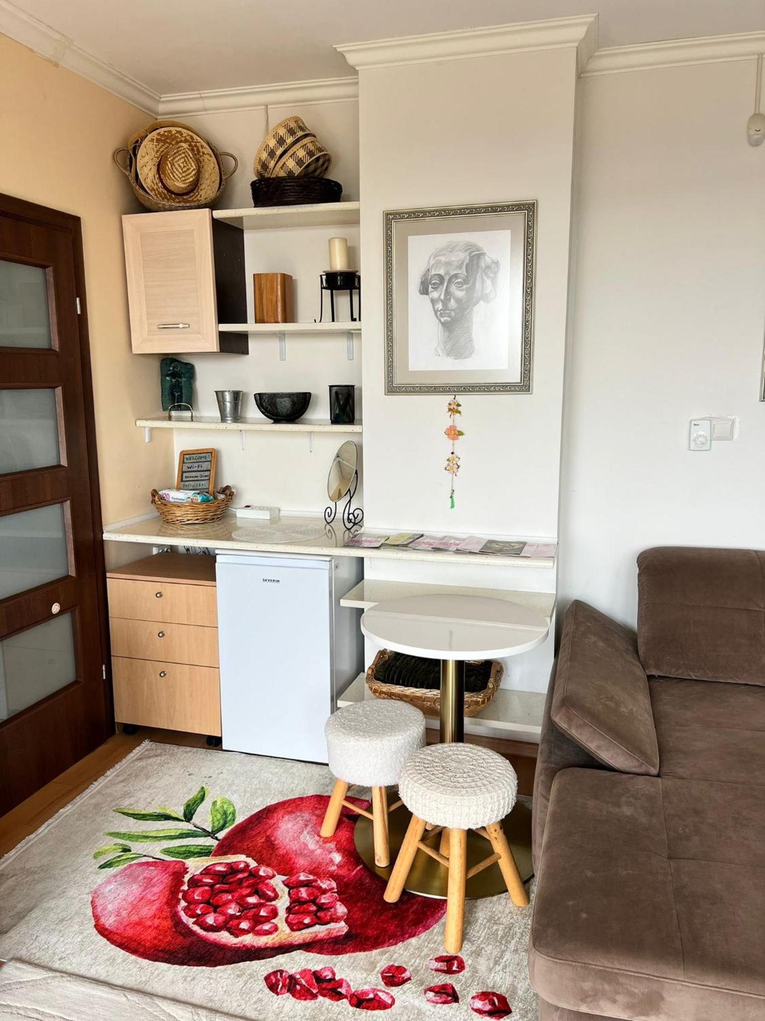 Downtown Central Apartment With Working Kitchen, City Views & Free Parking Kazanlŭk Dış mekan fotoğraf