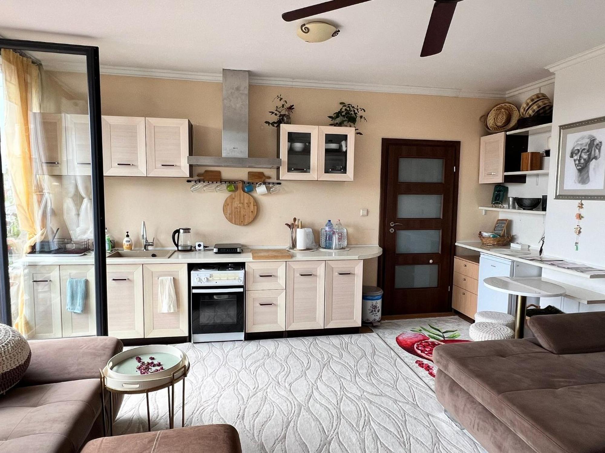 Downtown Central Apartment With Working Kitchen, City Views & Free Parking Kazanlŭk Dış mekan fotoğraf