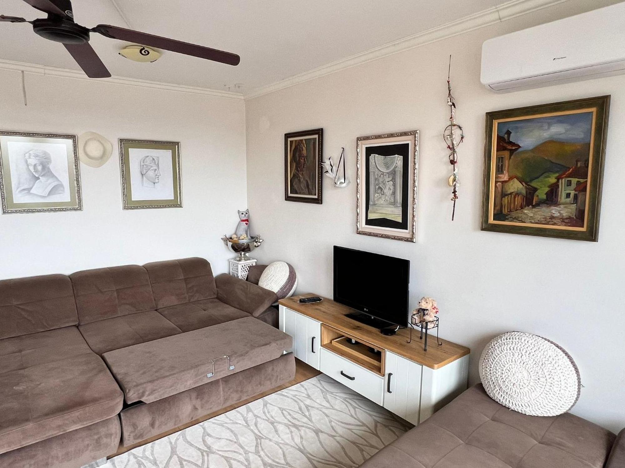 Downtown Central Apartment With Working Kitchen, City Views & Free Parking Kazanlŭk Dış mekan fotoğraf