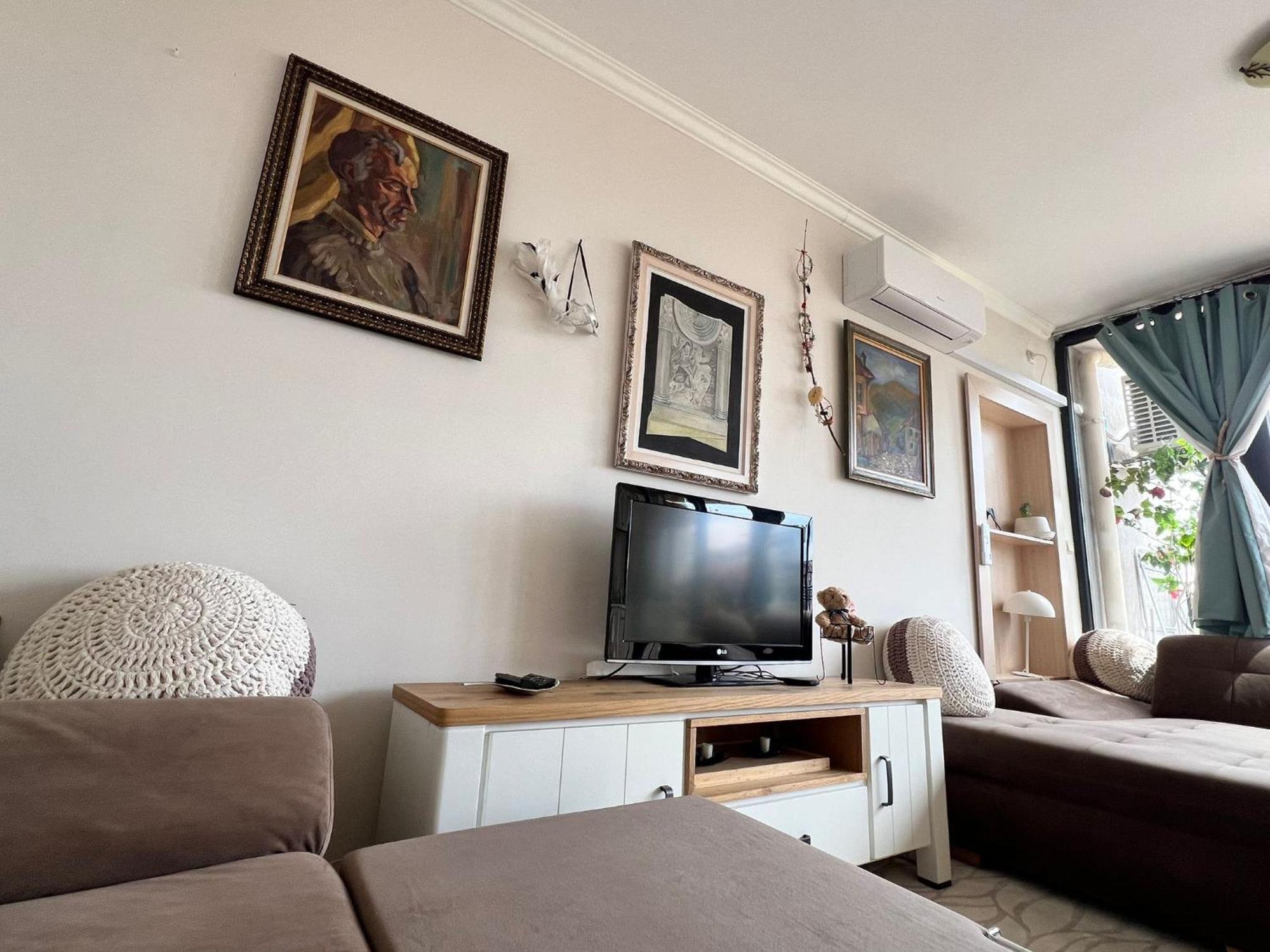 Downtown Central Apartment With Working Kitchen, City Views & Free Parking Kazanlŭk Dış mekan fotoğraf