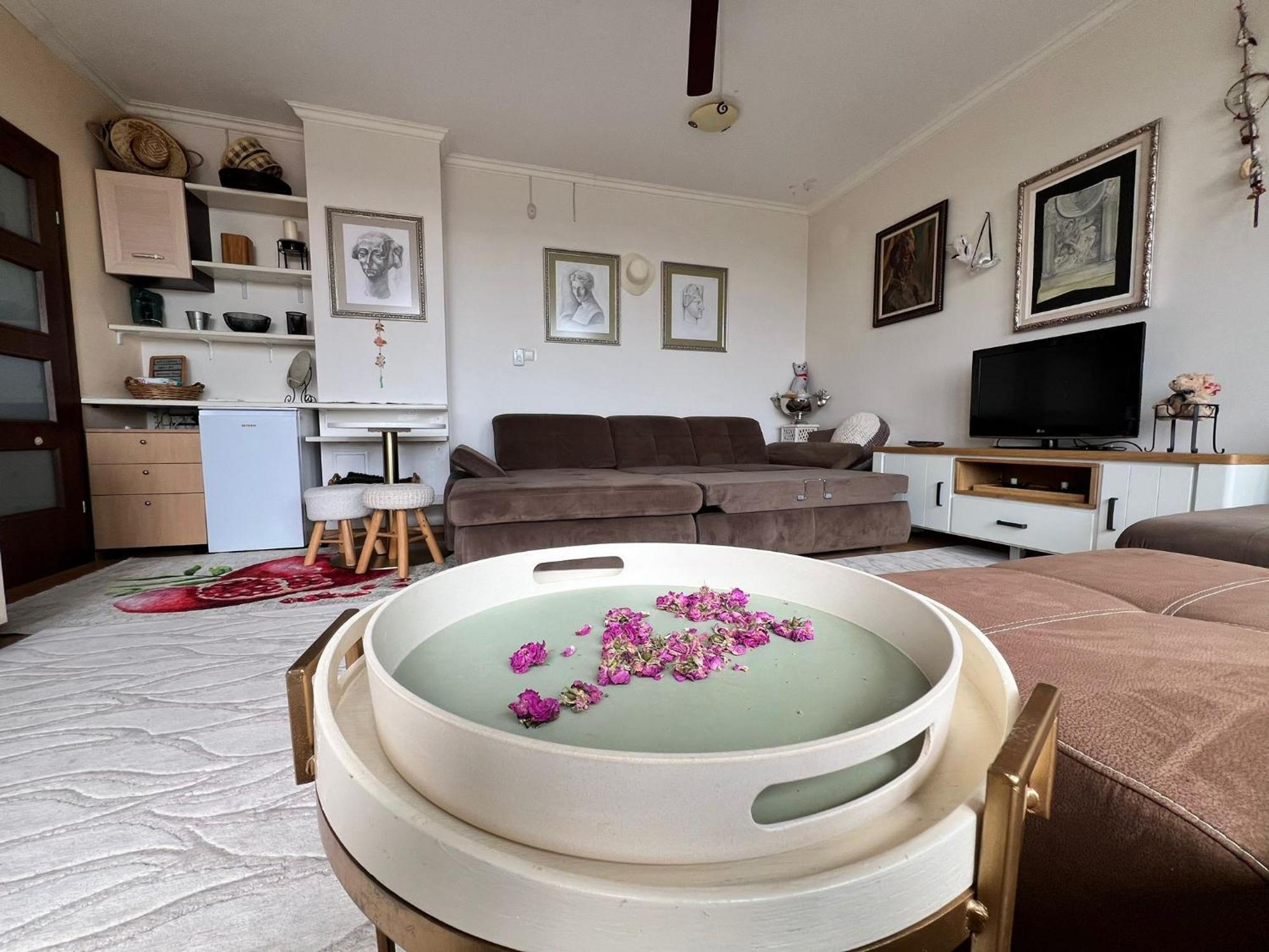 Downtown Central Apartment With Working Kitchen, City Views & Free Parking Kazanlŭk Dış mekan fotoğraf
