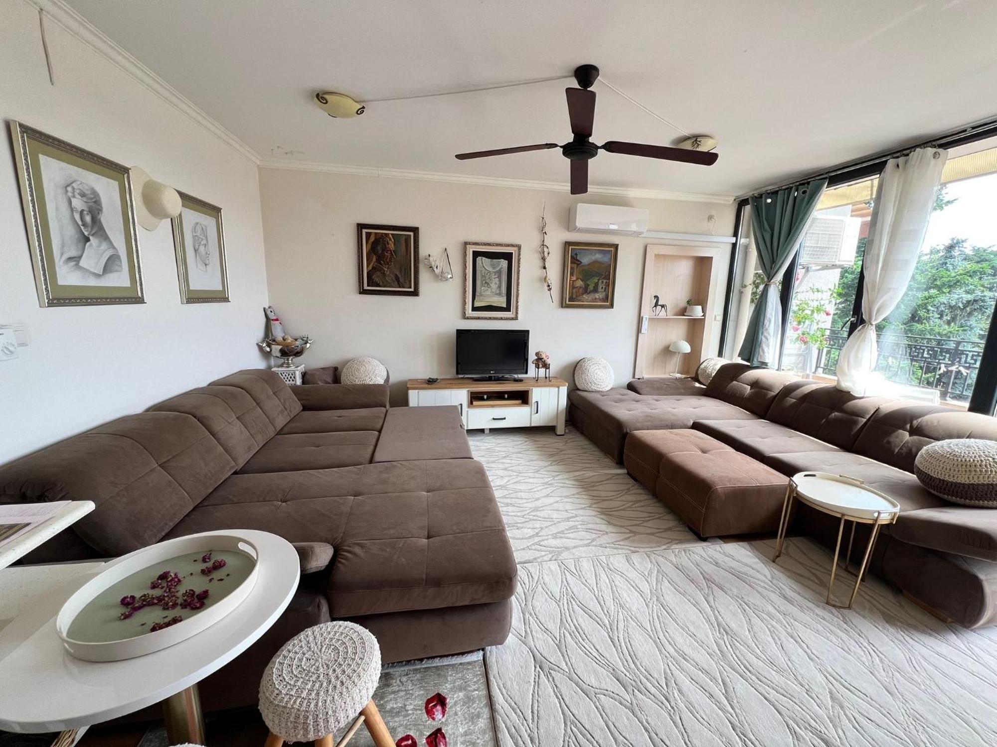 Downtown Central Apartment With Working Kitchen, City Views & Free Parking Kazanlŭk Dış mekan fotoğraf