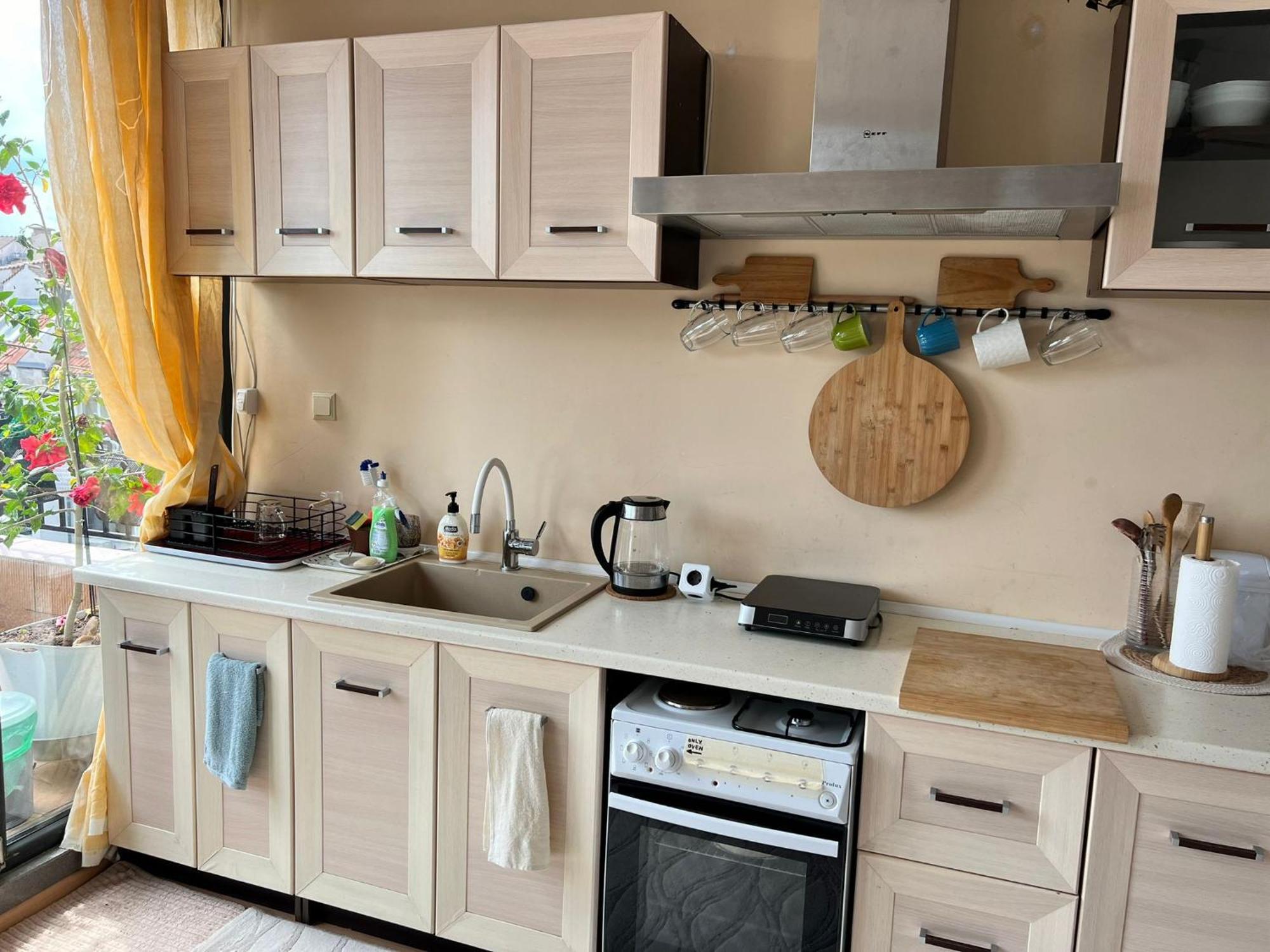 Downtown Central Apartment With Working Kitchen, City Views & Free Parking Kazanlŭk Dış mekan fotoğraf