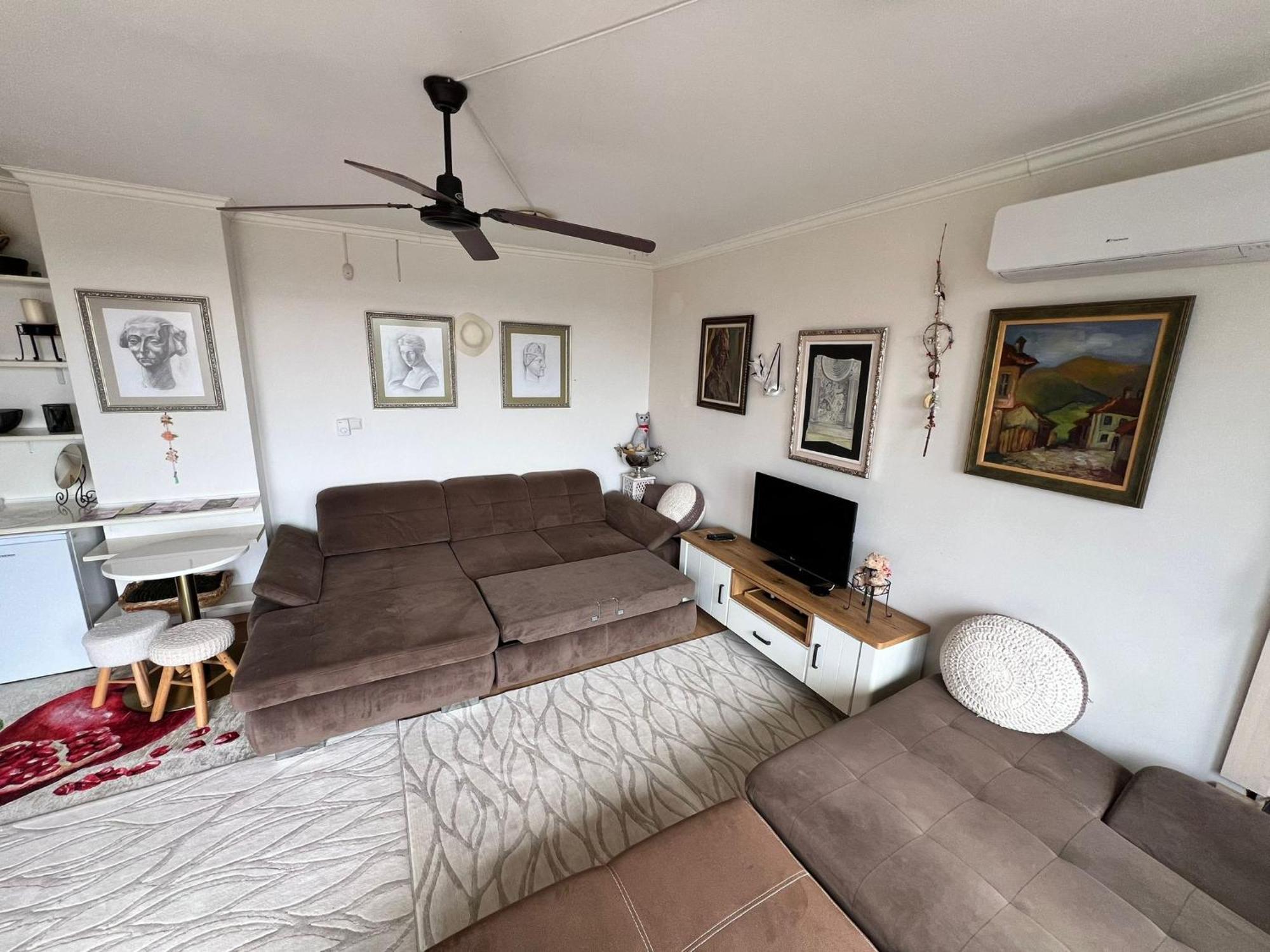 Downtown Central Apartment With Working Kitchen, City Views & Free Parking Kazanlŭk Dış mekan fotoğraf