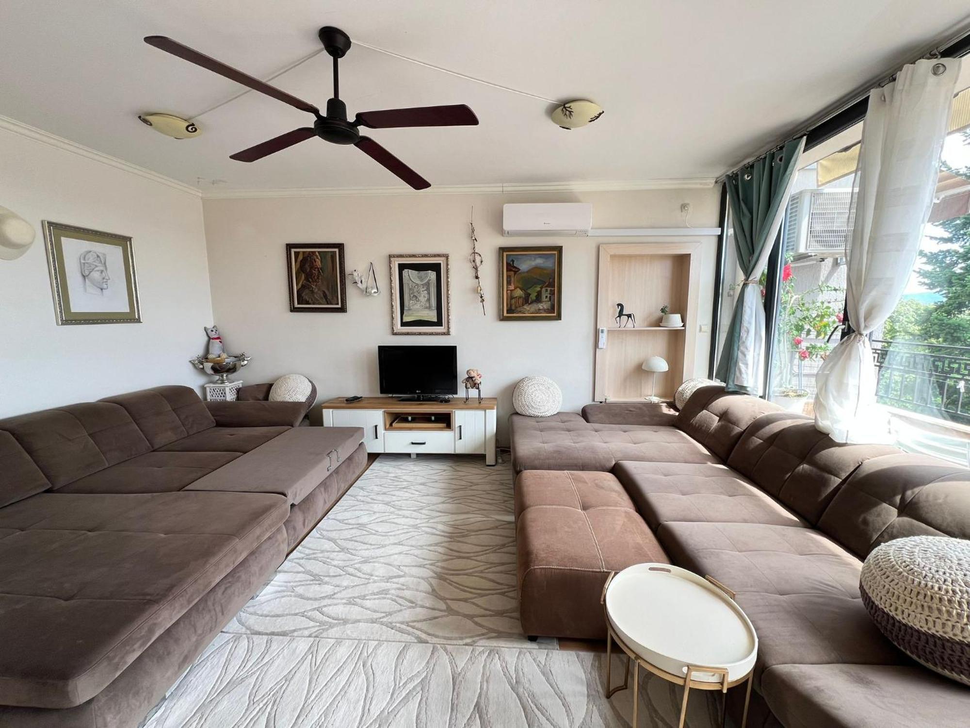 Downtown Central Apartment With Working Kitchen, City Views & Free Parking Kazanlŭk Dış mekan fotoğraf