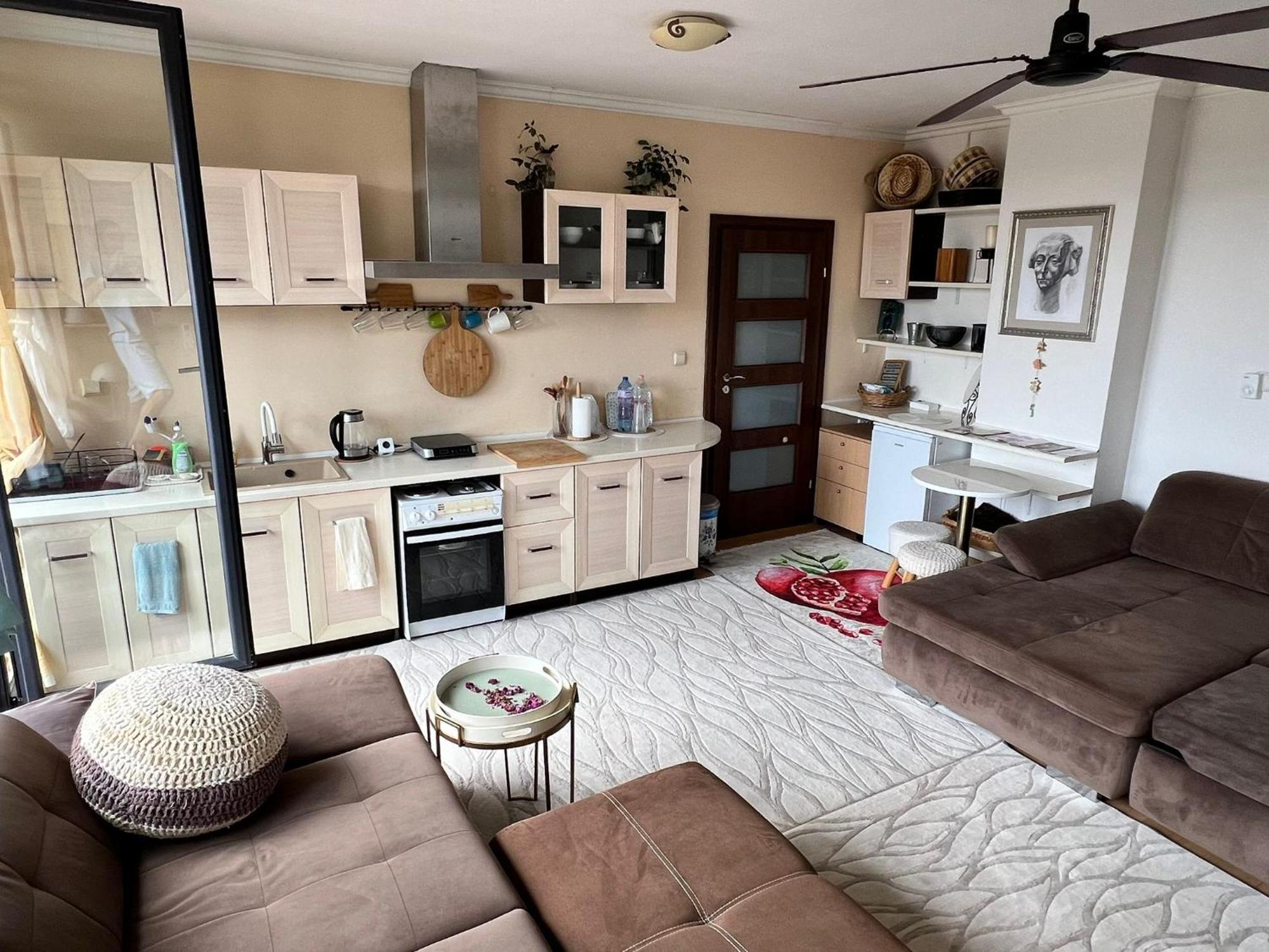 Downtown Central Apartment With Working Kitchen, City Views & Free Parking Kazanlŭk Dış mekan fotoğraf