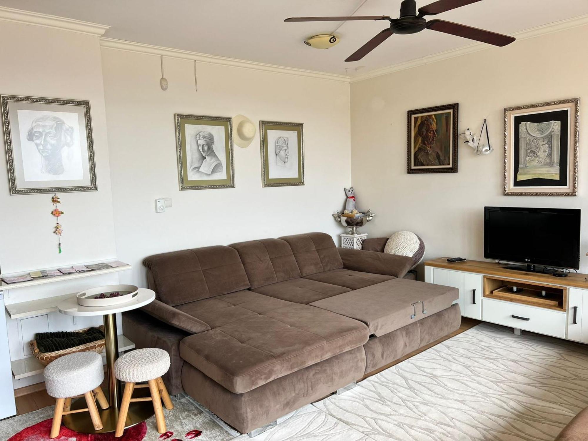 Downtown Central Apartment With Working Kitchen, City Views & Free Parking Kazanlŭk Dış mekan fotoğraf