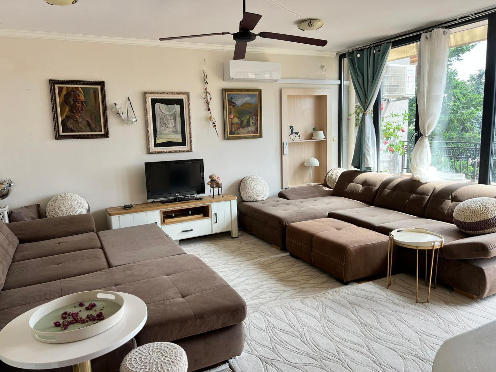 Downtown Central Apartment With Working Kitchen, City Views & Free Parking Kazanlŭk Dış mekan fotoğraf