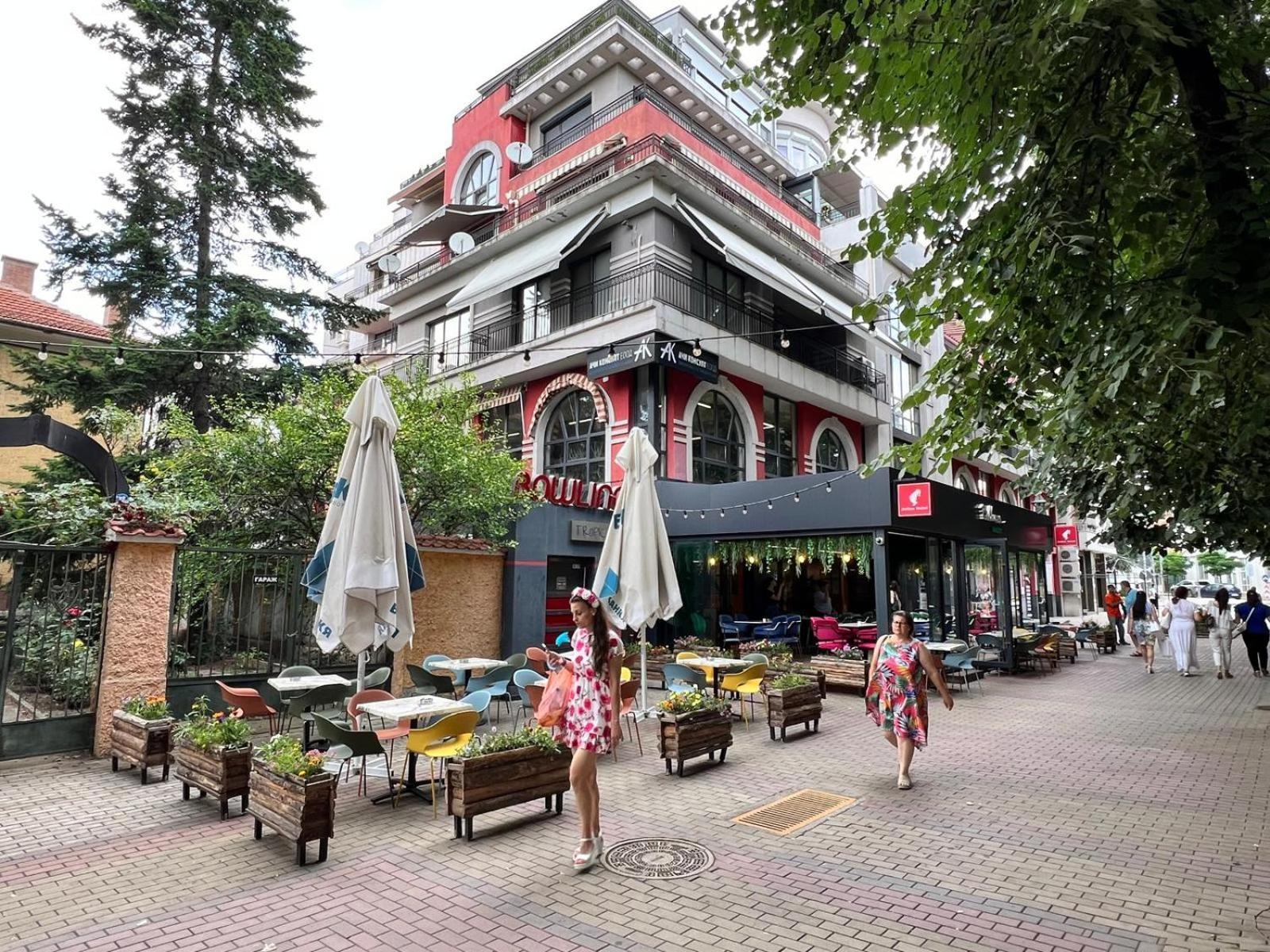 Downtown Central Apartment With Working Kitchen, City Views & Free Parking Kazanlŭk Dış mekan fotoğraf