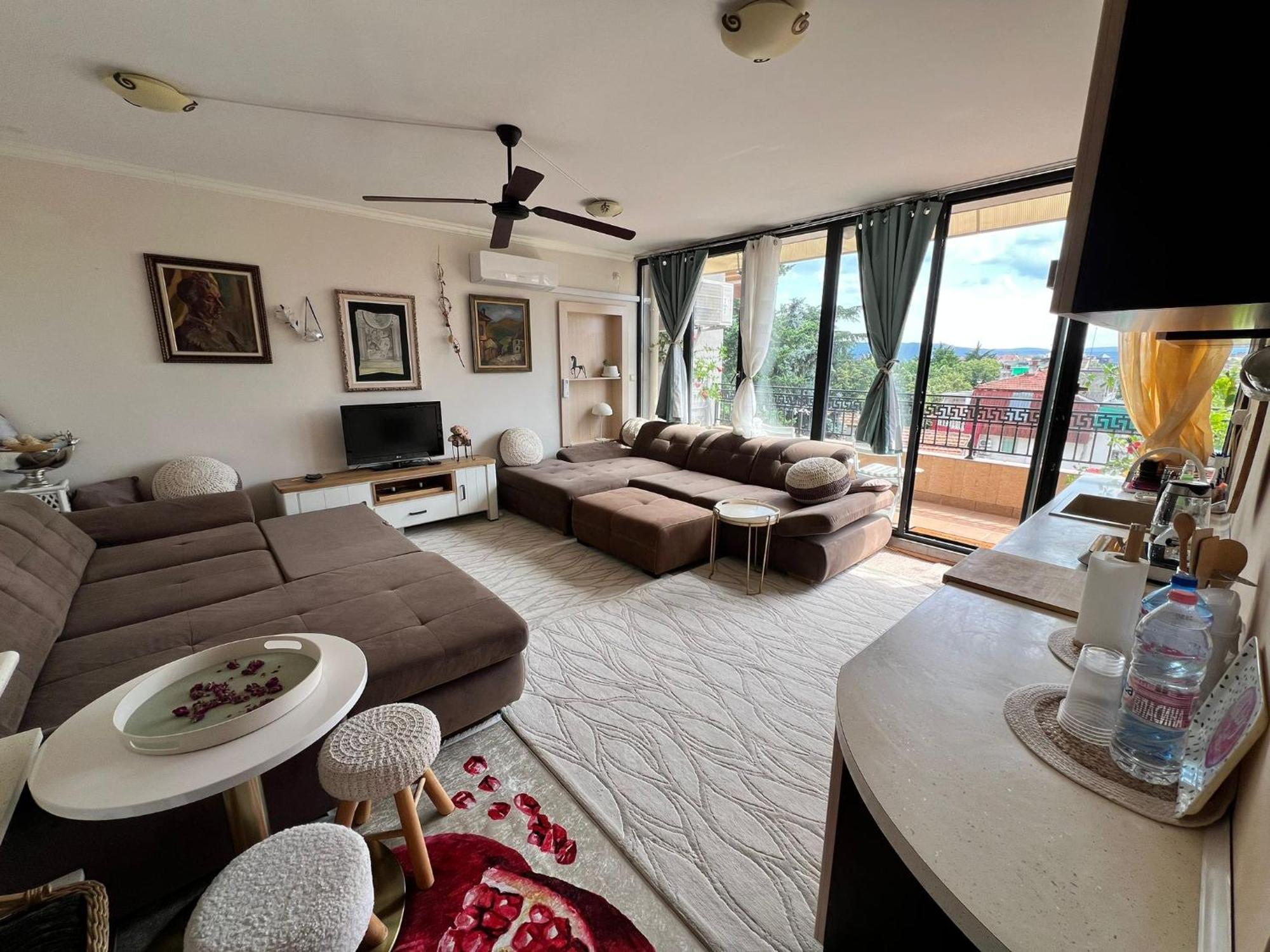 Downtown Central Apartment With Working Kitchen, City Views & Free Parking Kazanlŭk Dış mekan fotoğraf