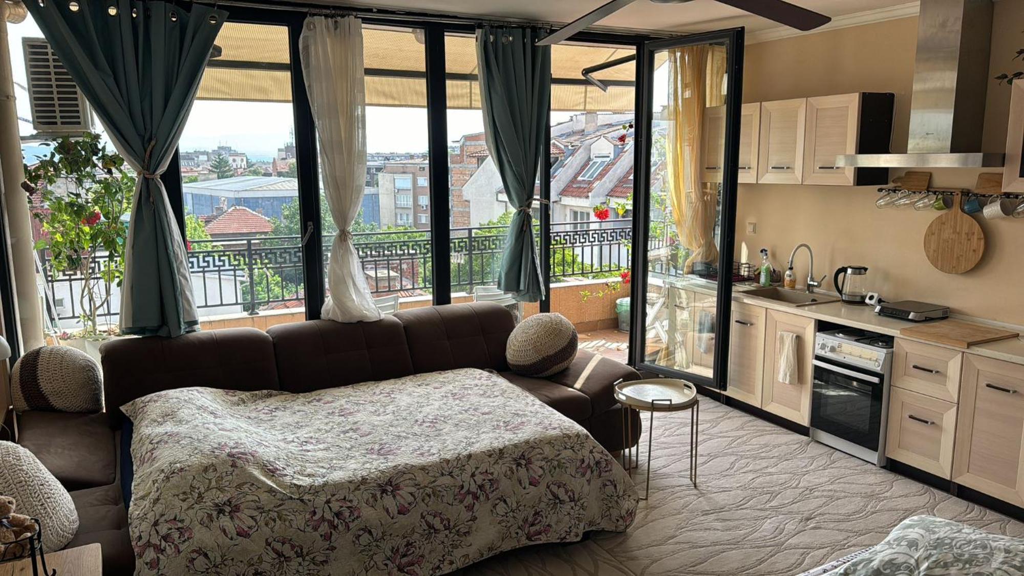 Downtown Central Apartment With Working Kitchen, City Views & Free Parking Kazanlŭk Dış mekan fotoğraf