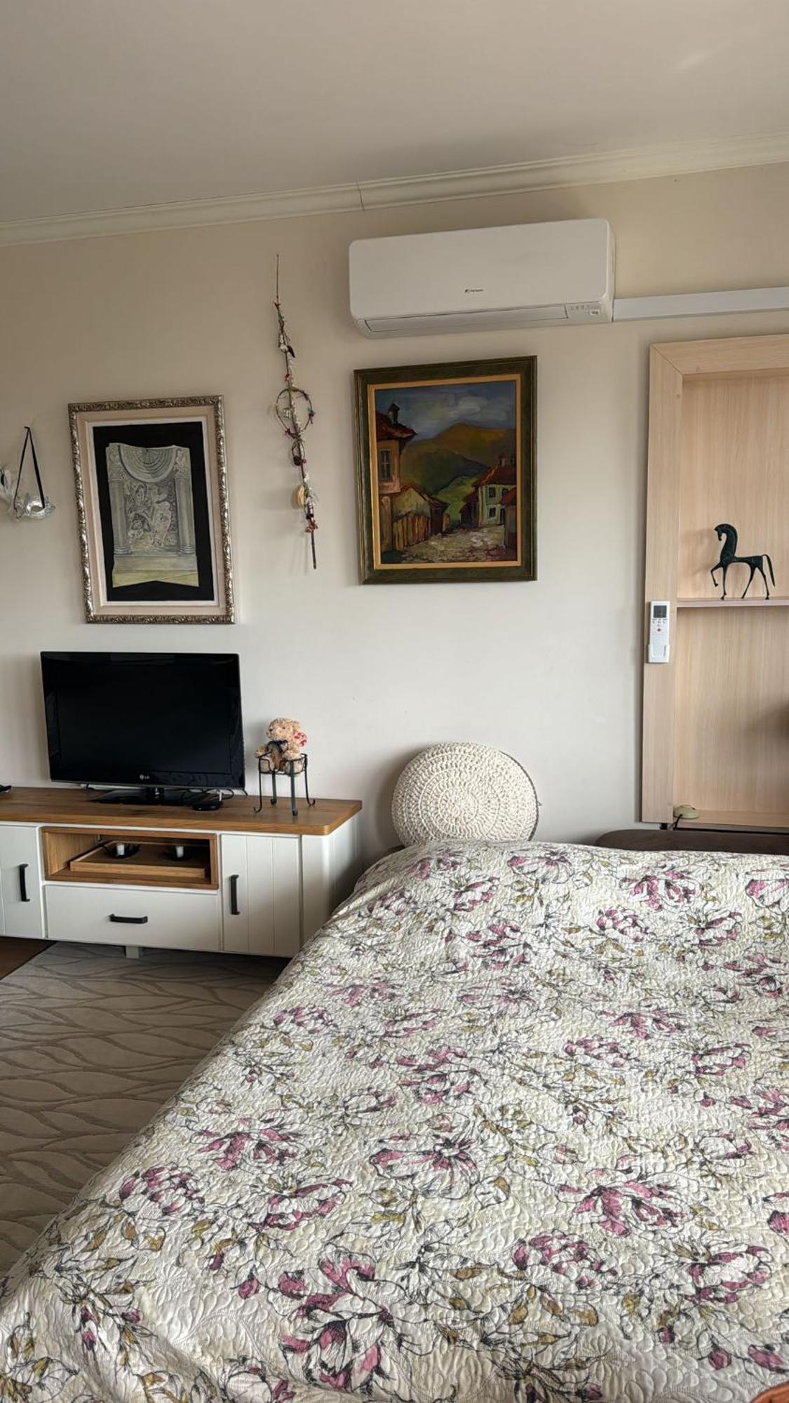 Downtown Central Apartment With Working Kitchen, City Views & Free Parking Kazanlŭk Dış mekan fotoğraf