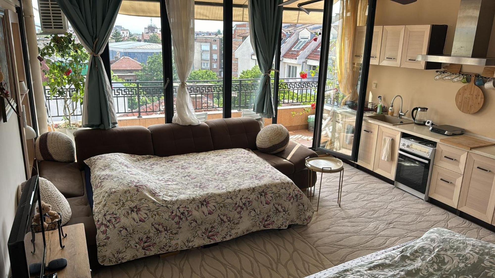 Downtown Central Apartment With Working Kitchen, City Views & Free Parking Kazanlŭk Dış mekan fotoğraf