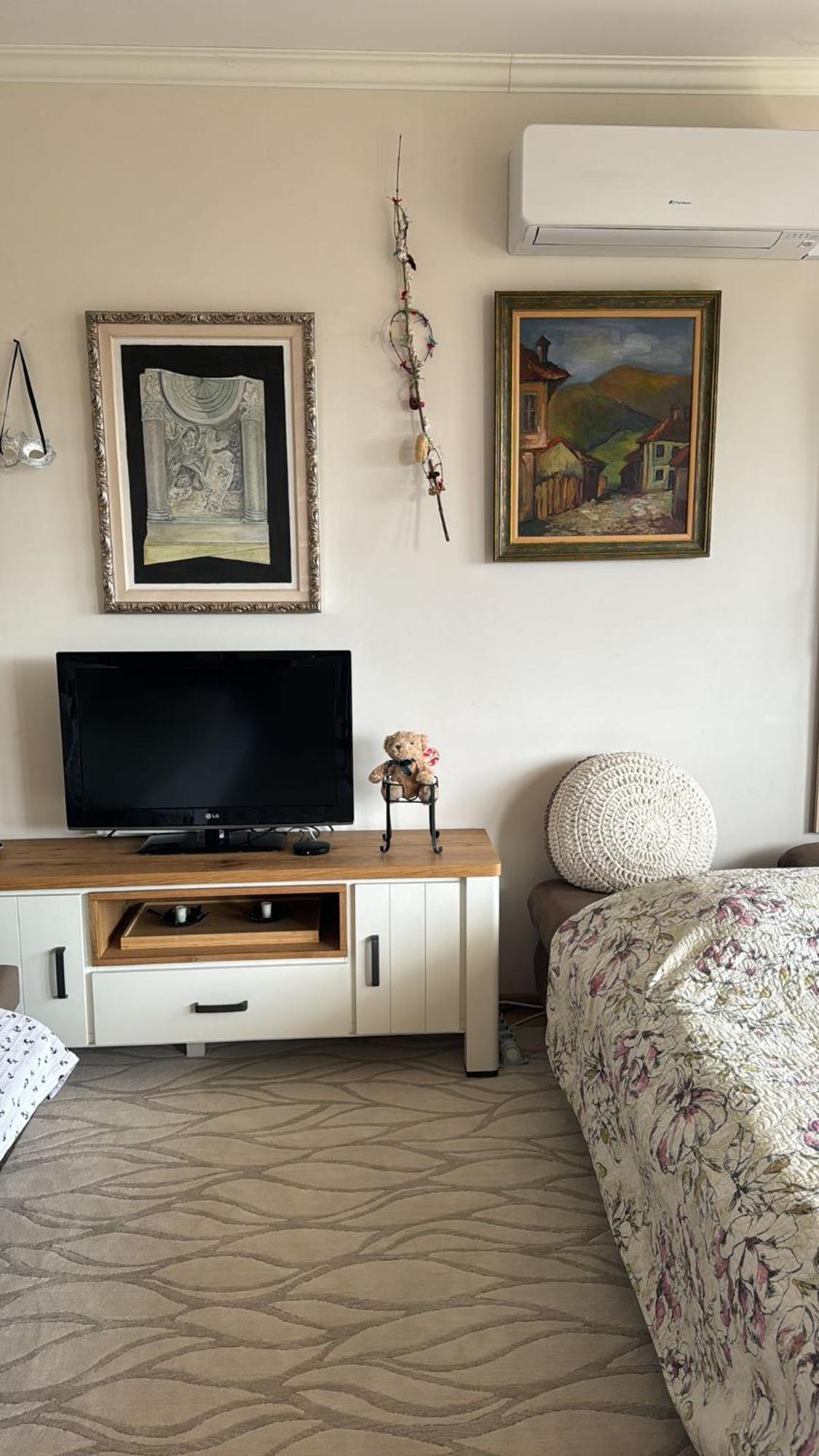 Downtown Central Apartment With Working Kitchen, City Views & Free Parking Kazanlŭk Dış mekan fotoğraf