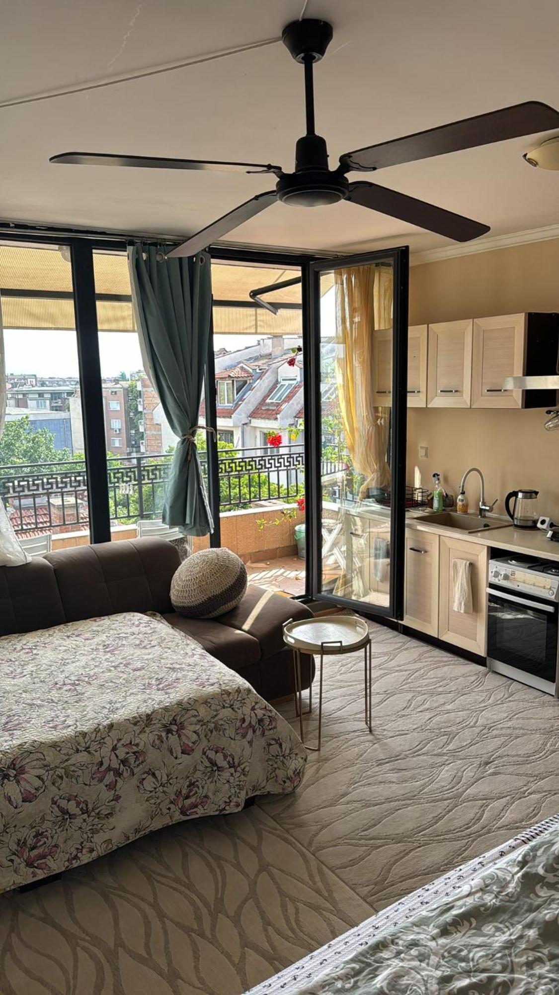 Downtown Central Apartment With Working Kitchen, City Views & Free Parking Kazanlŭk Dış mekan fotoğraf