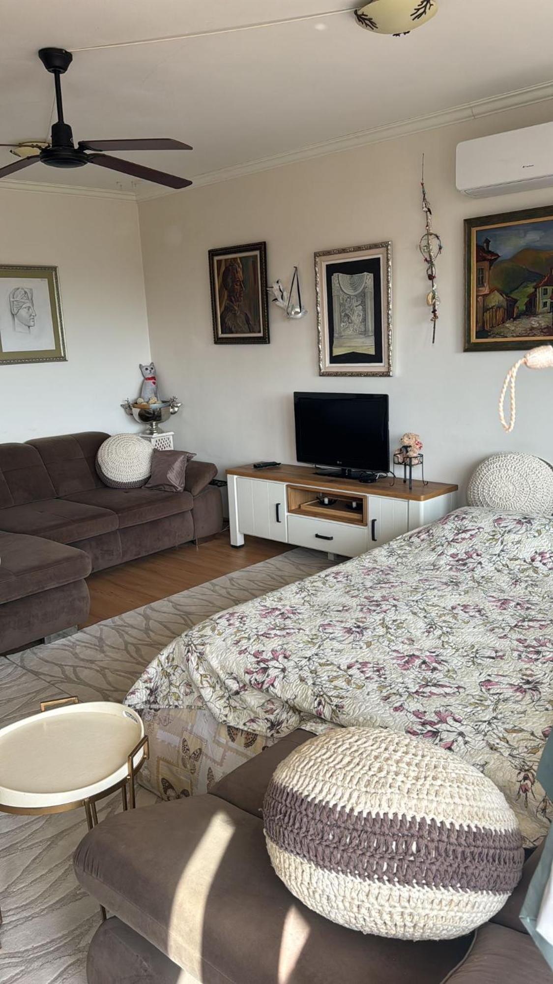 Downtown Central Apartment With Working Kitchen, City Views & Free Parking Kazanlŭk Dış mekan fotoğraf